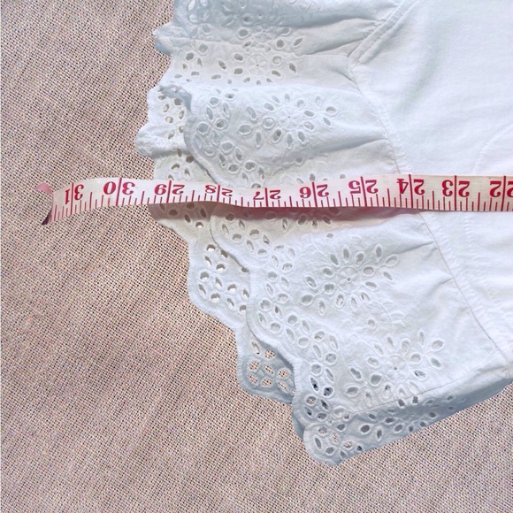 LOGO by Lori Goldstein Eyelet Hem Top M White Boho Minimalist new - Picture 8 of 10
